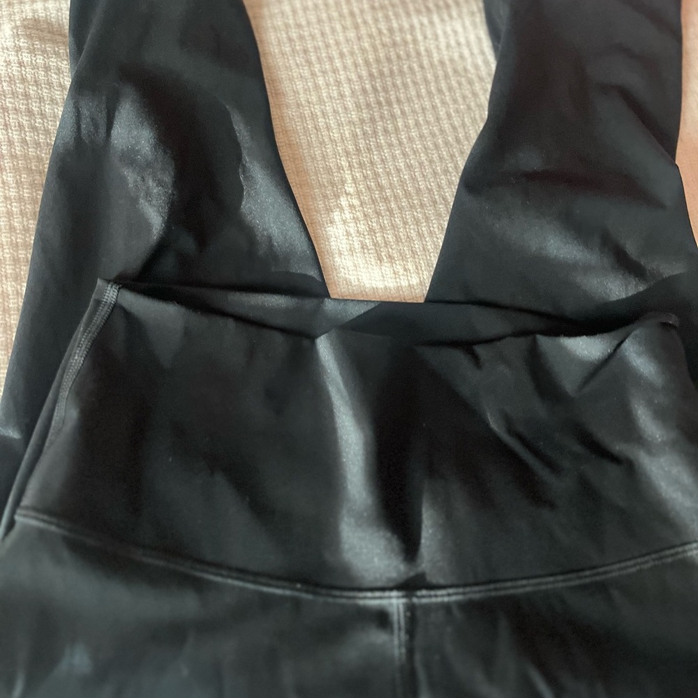 EVERLANE The Perform Cropped Legging